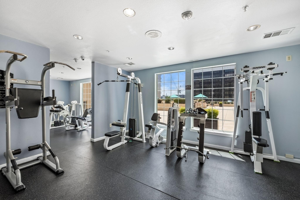 3225 Turtle Creek Boulevard - Photo 14