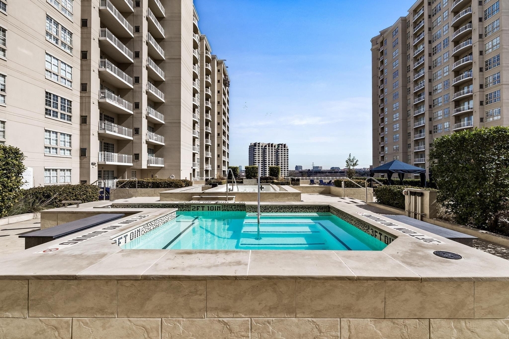 3225 Turtle Creek Boulevard - Photo 17