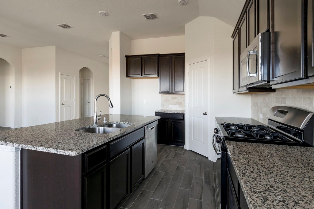 6225 Sutton Fields Trail - Photo 8