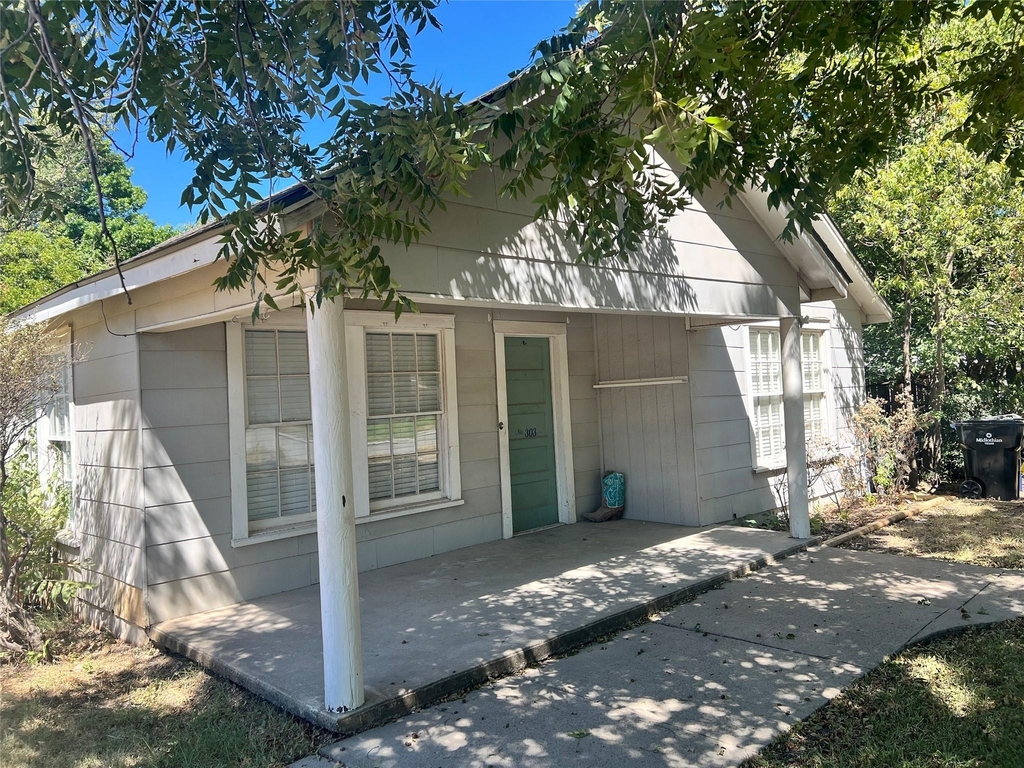 303 N 4th Street - Photo 1