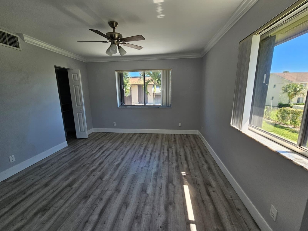 2148 Sherwood Forest Boulevard - Photo 23