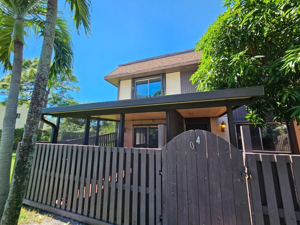 2148 Sherwood Forest Boulevard - Photo 1