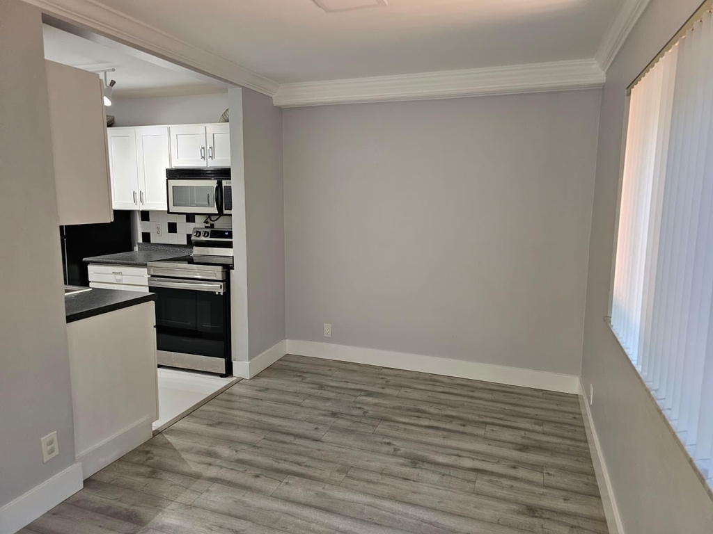 2148 Sherwood Forest Boulevard - Photo 12