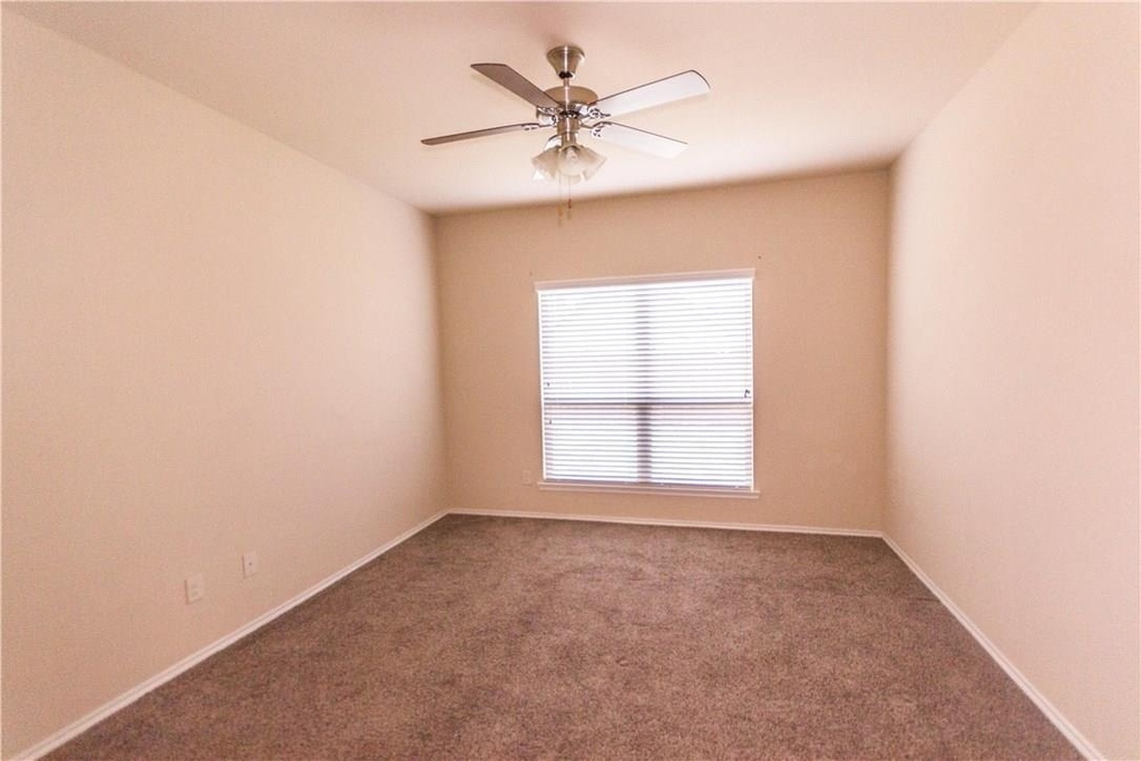 9908 Moccasin Creek Lane - Photo 18