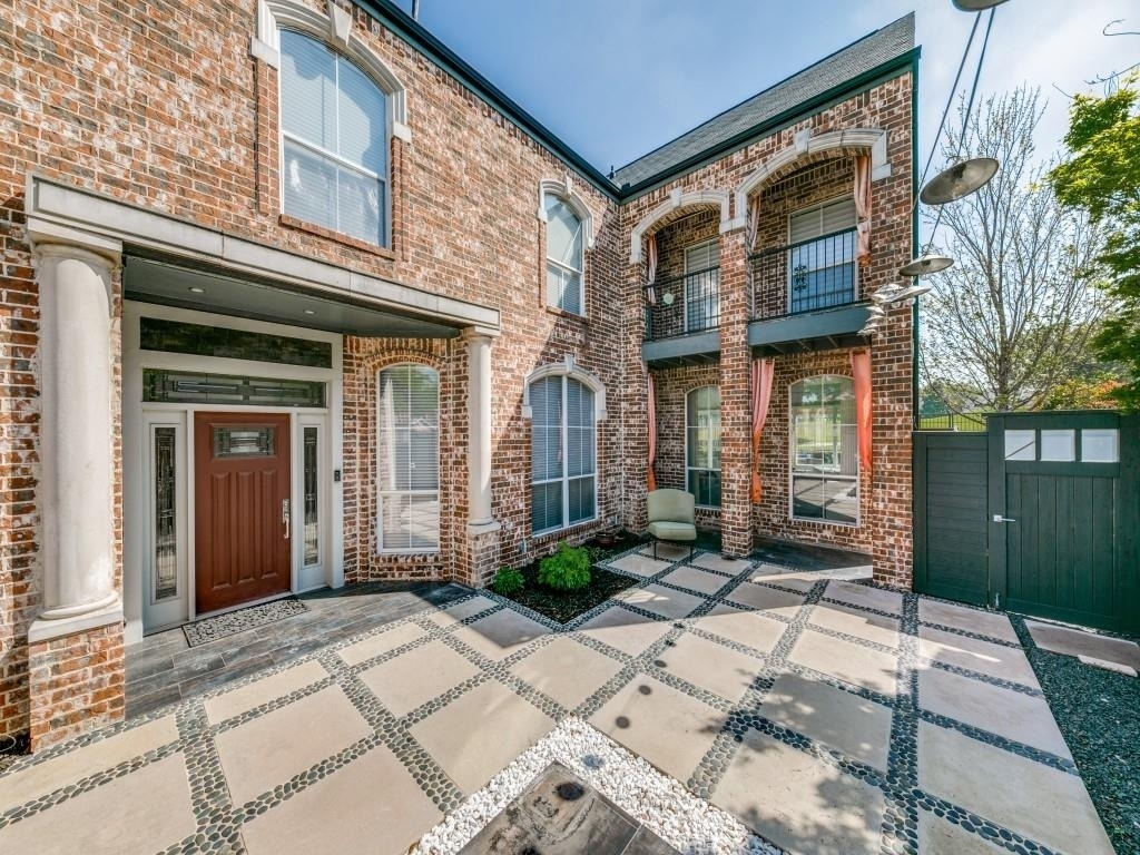 2816 Prestonwood Drive - Photo 2