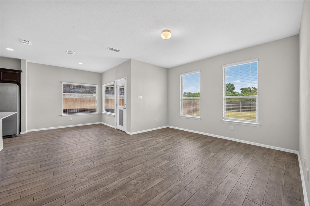 8812 Russano Road - Photo 9