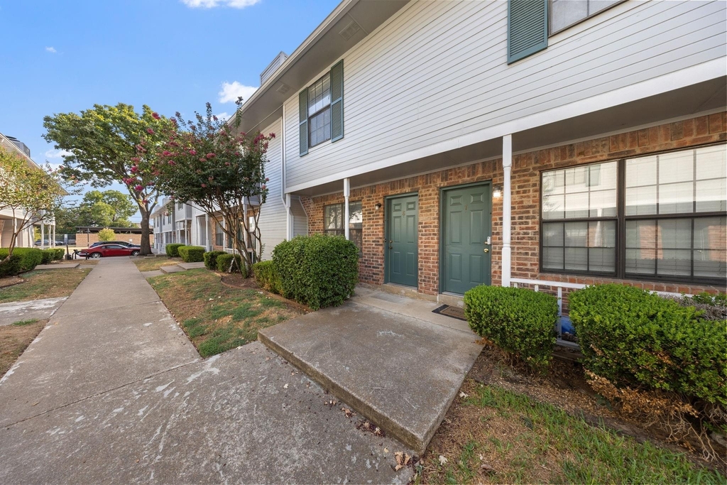 929 W Hickory Street - Photo 0