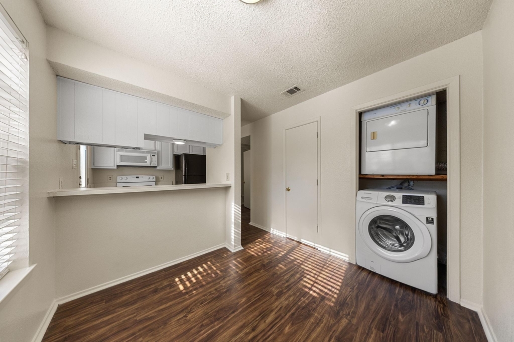 929 W Hickory Street - Photo 8