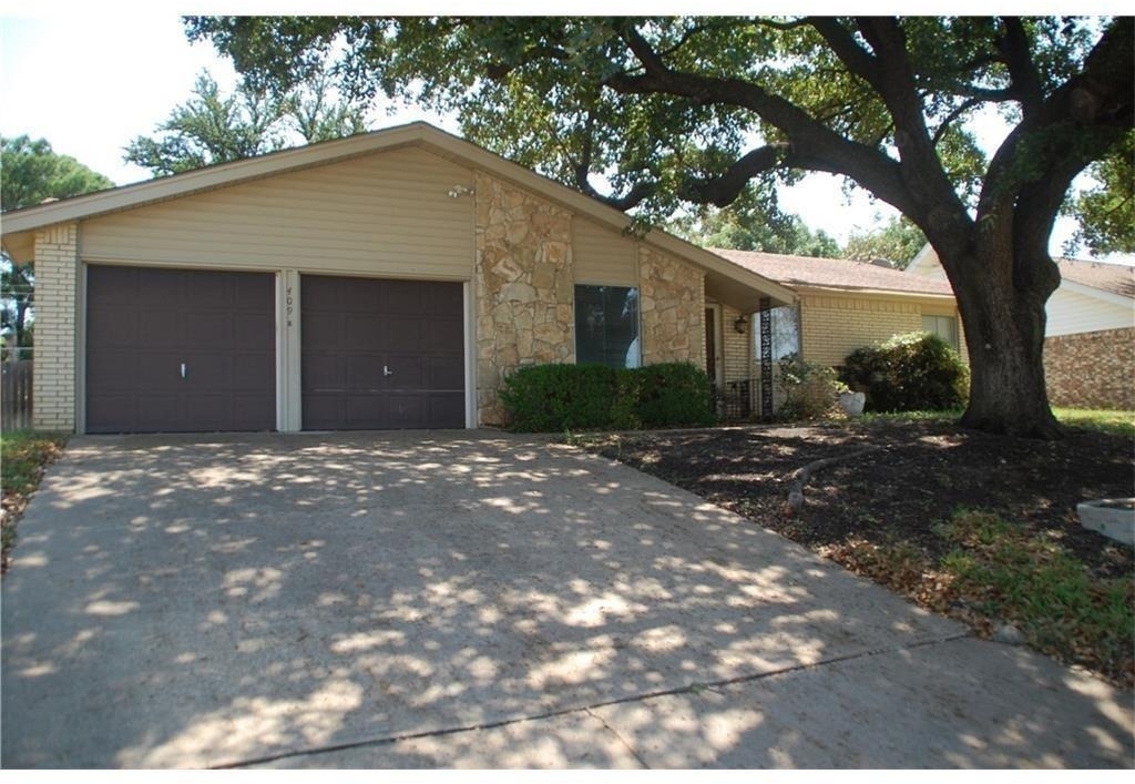409 Wilshire Drive - Photo 0