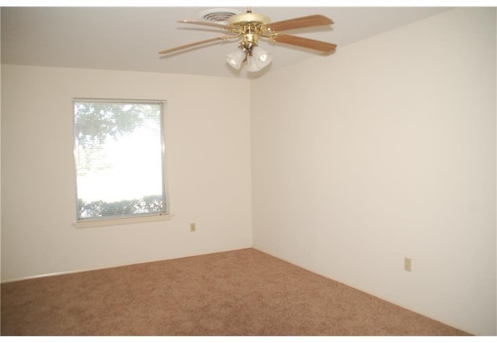 409 Wilshire Drive - Photo 8