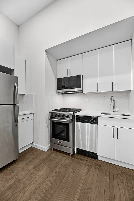 121 Madison Avenue - Photo 1
