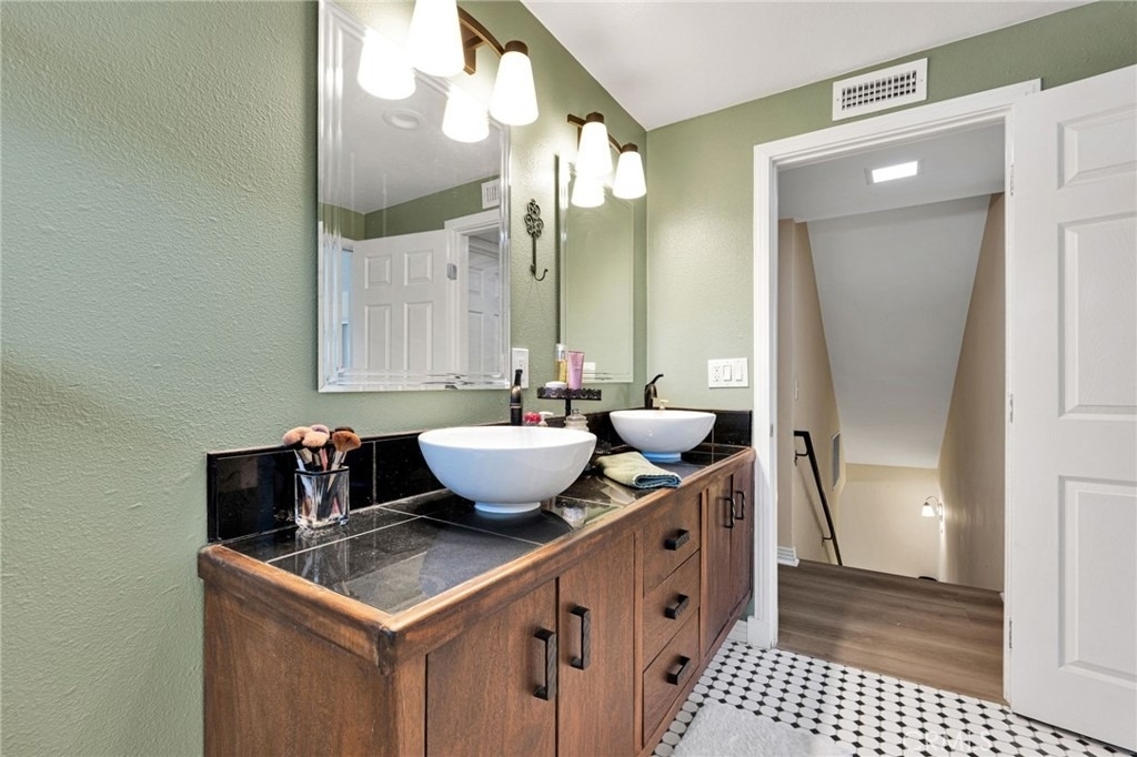 246 E Mission - Photo 38