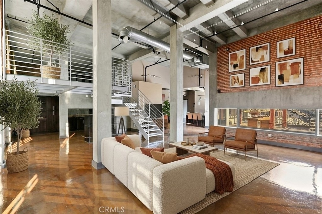 312 W 5th Street - Photo 1