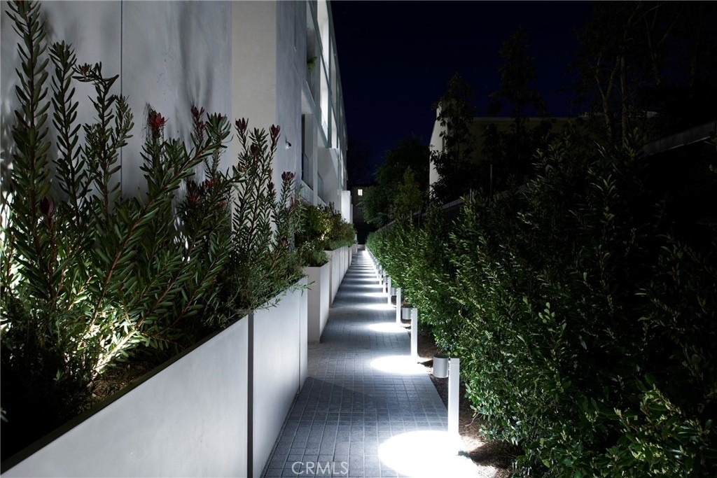 838 N Kings Road - Photo 12