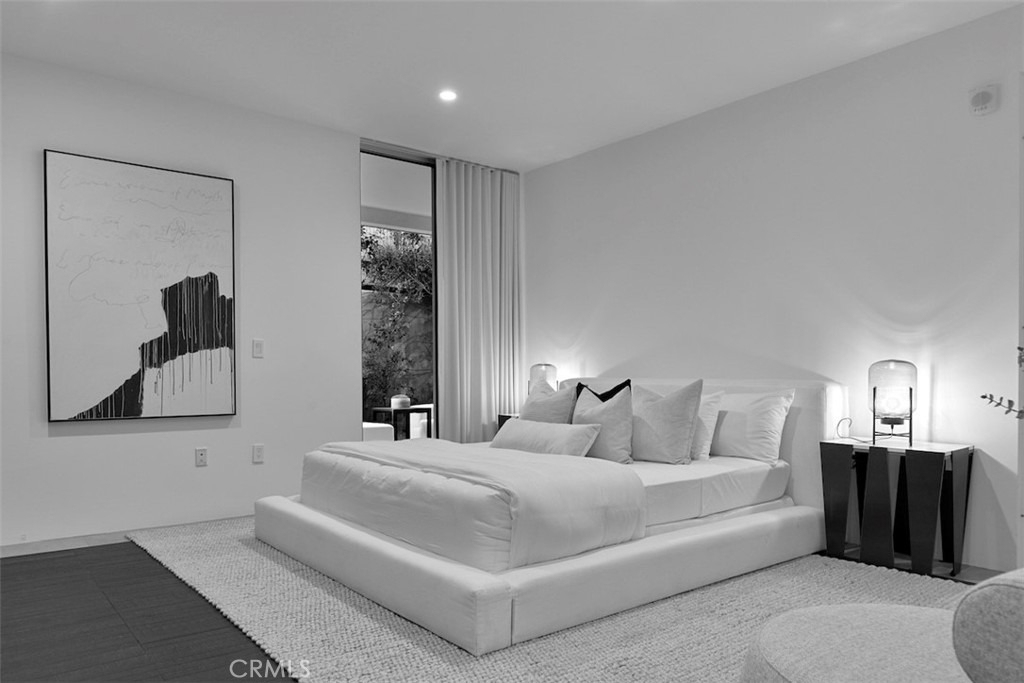 838 N Kings Road - Photo 0