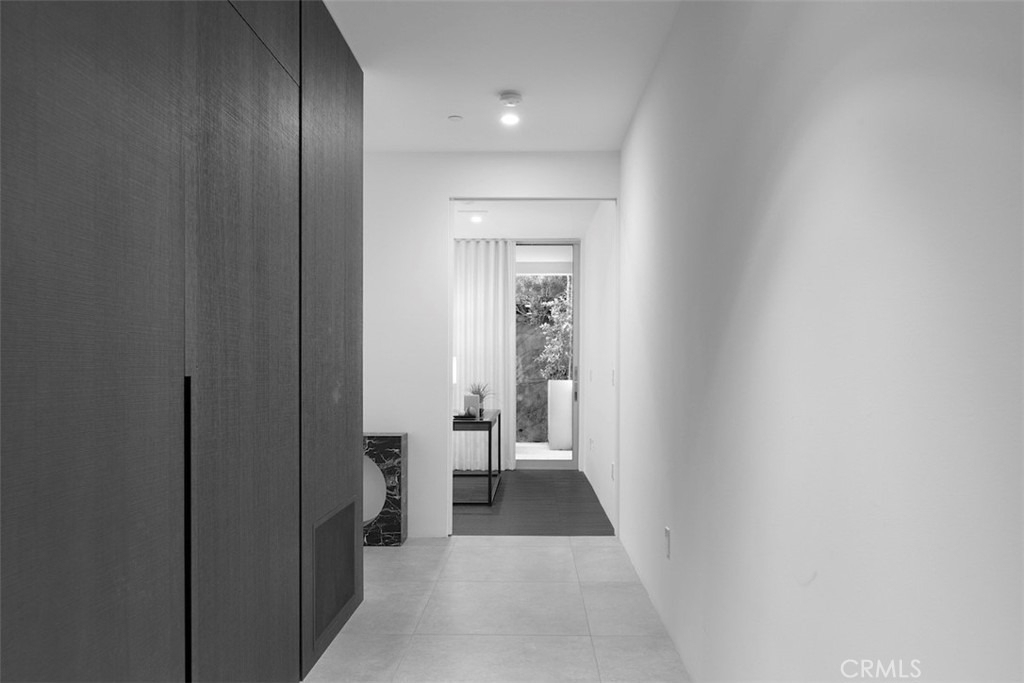 838 N Kings Road - Photo 2