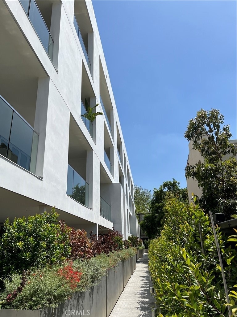 838 N Kings Road - Photo 21