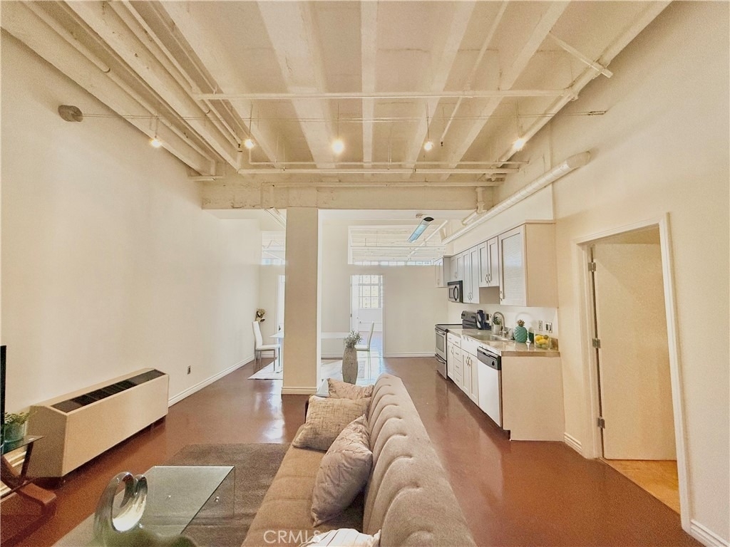 312 W 5th Street - Photo 0