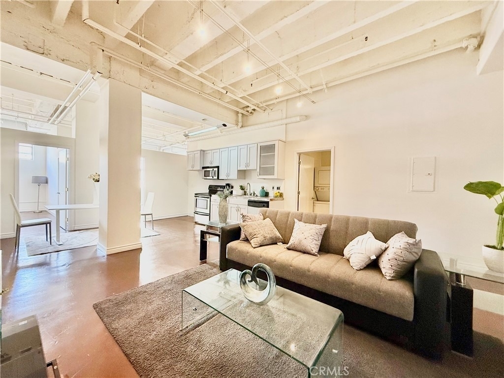 312 W 5th Street - Photo 1