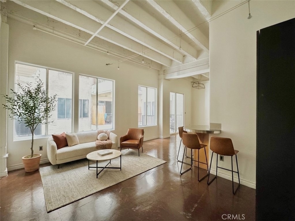 312 W 5th Street - Photo 0