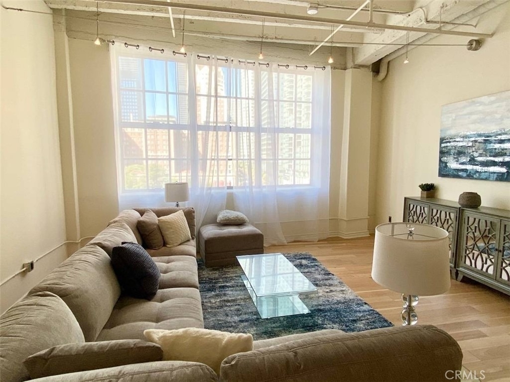 312 W 5th Street - Photo 0