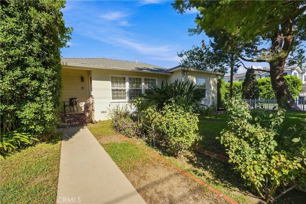 5017 Rubio Avenue - Photo 2