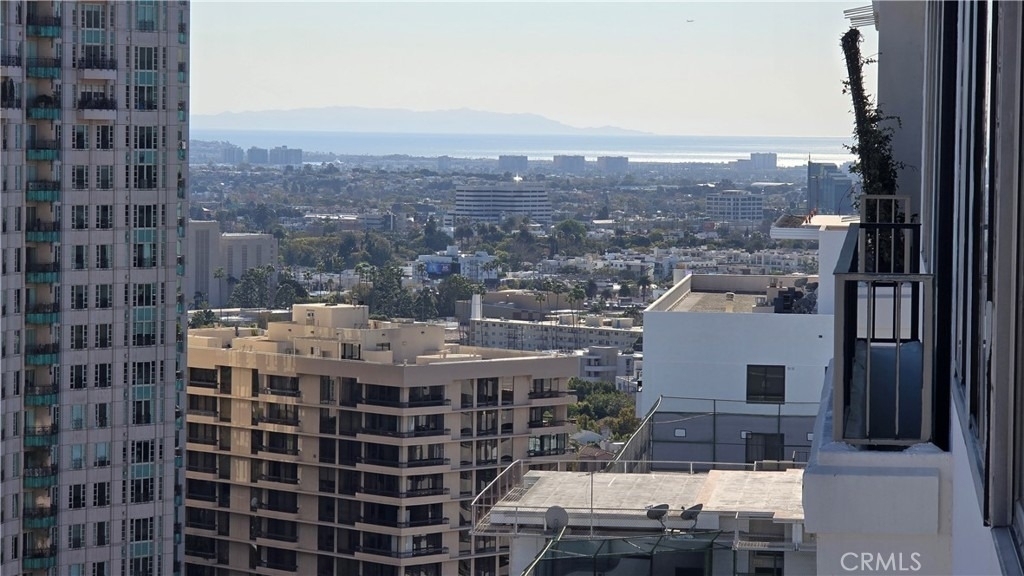 10501 Wilshire Boulevard - Photo 2