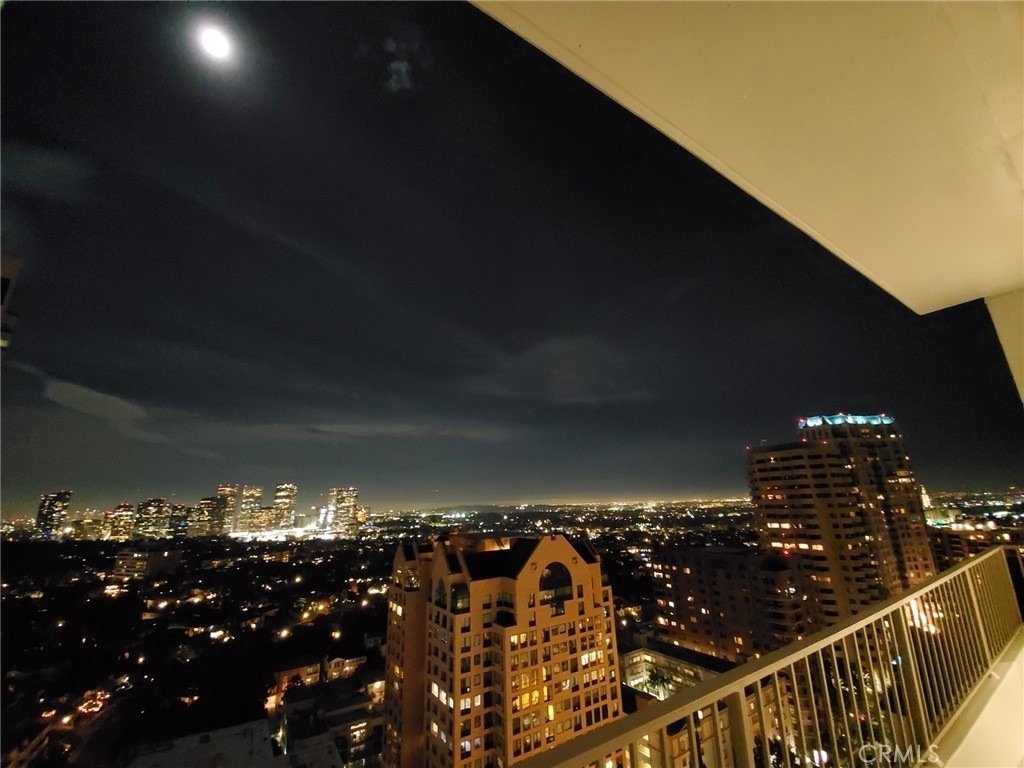 10501 Wilshire Boulevard - Photo 0