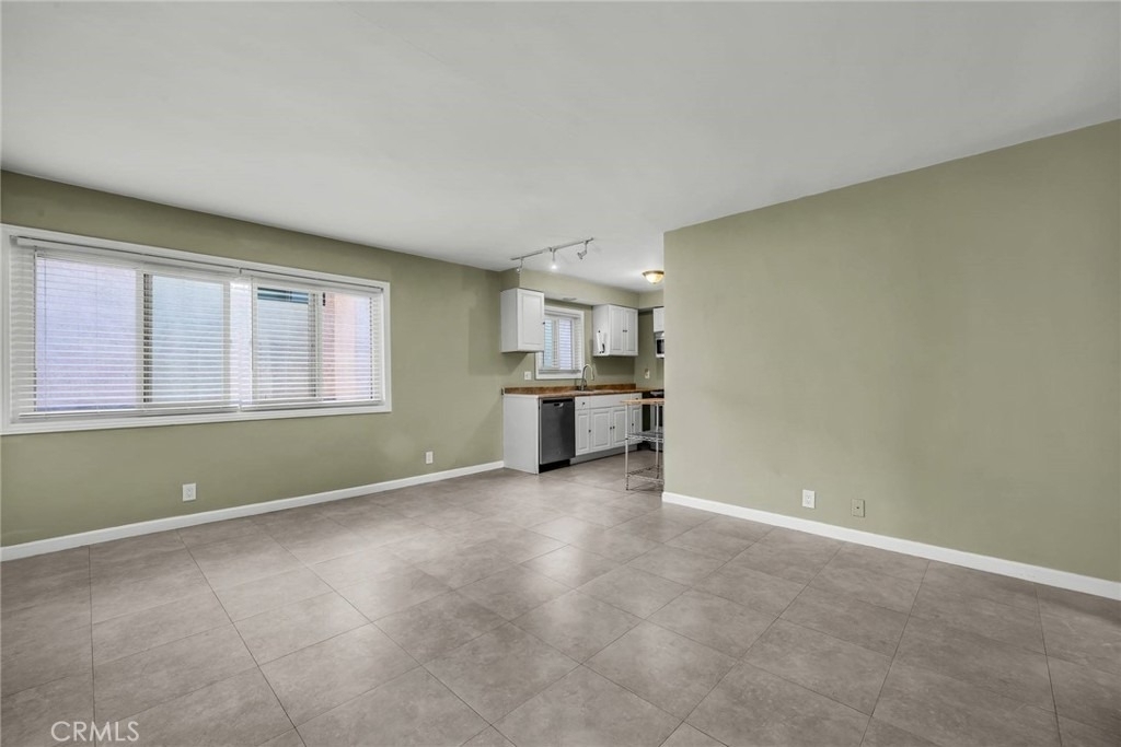 417 N Broadway - Photo 1