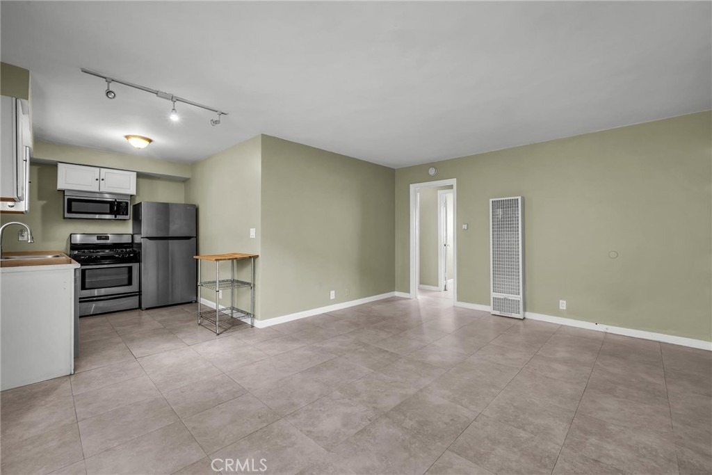 417 N Broadway - Photo 2