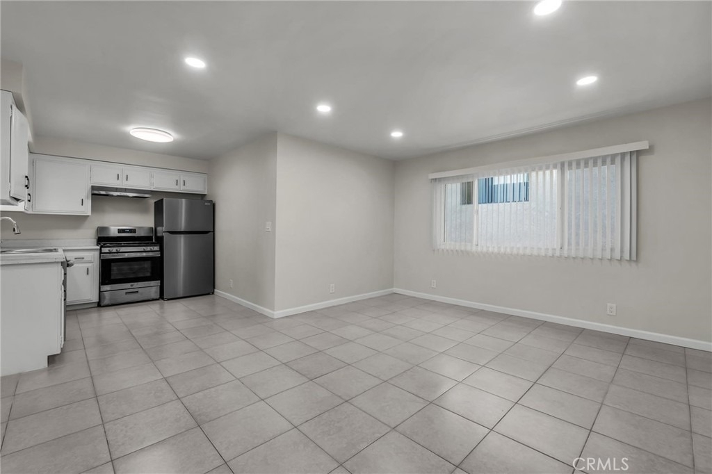 417 N Broadway - Photo 1