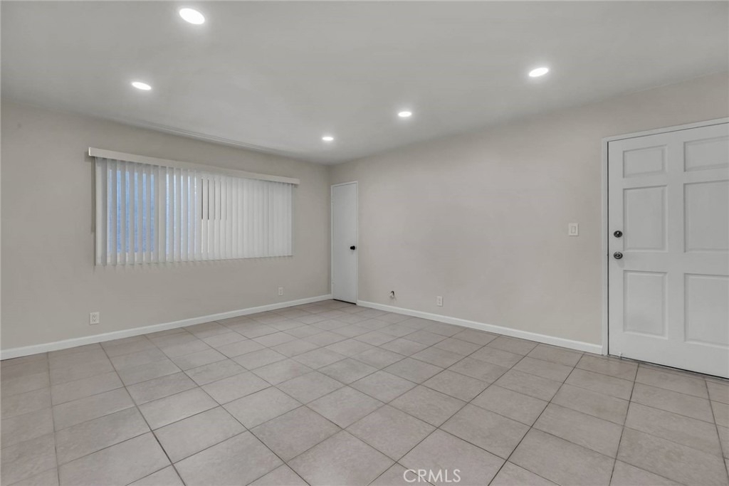 417 N Broadway - Photo 3