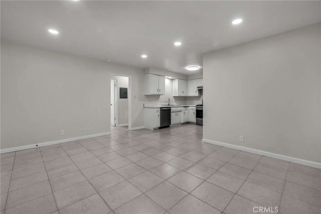 417 N Broadway - Photo 2