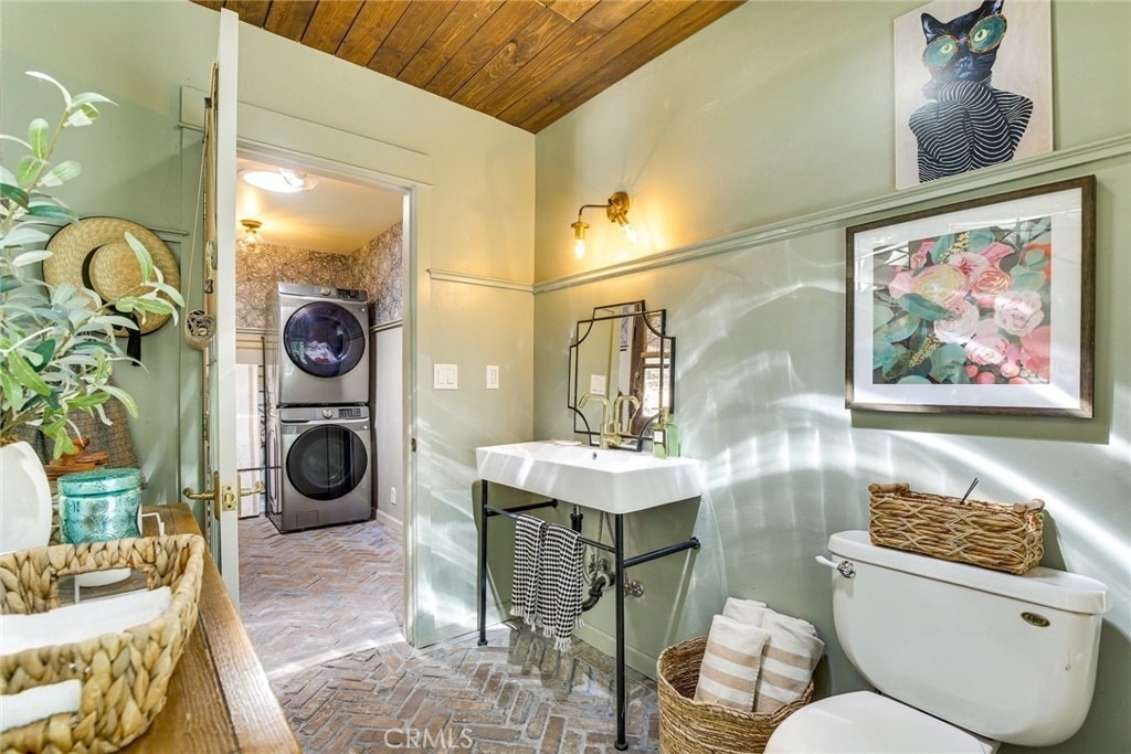 652 E Victoria Court - Photo 16