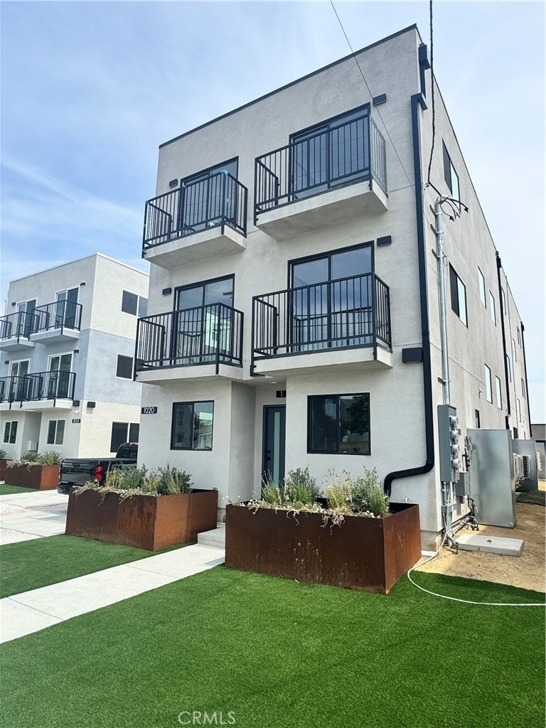 1020 Pioneer - Photo 1