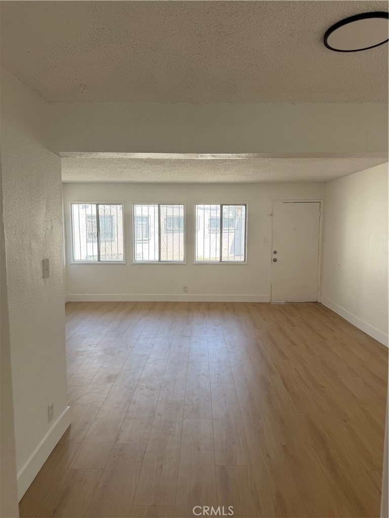 1024 W Reeve - Photo 2