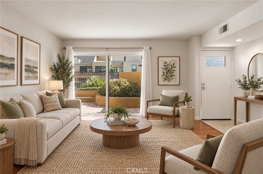 25671 Le Parc - Photo 1