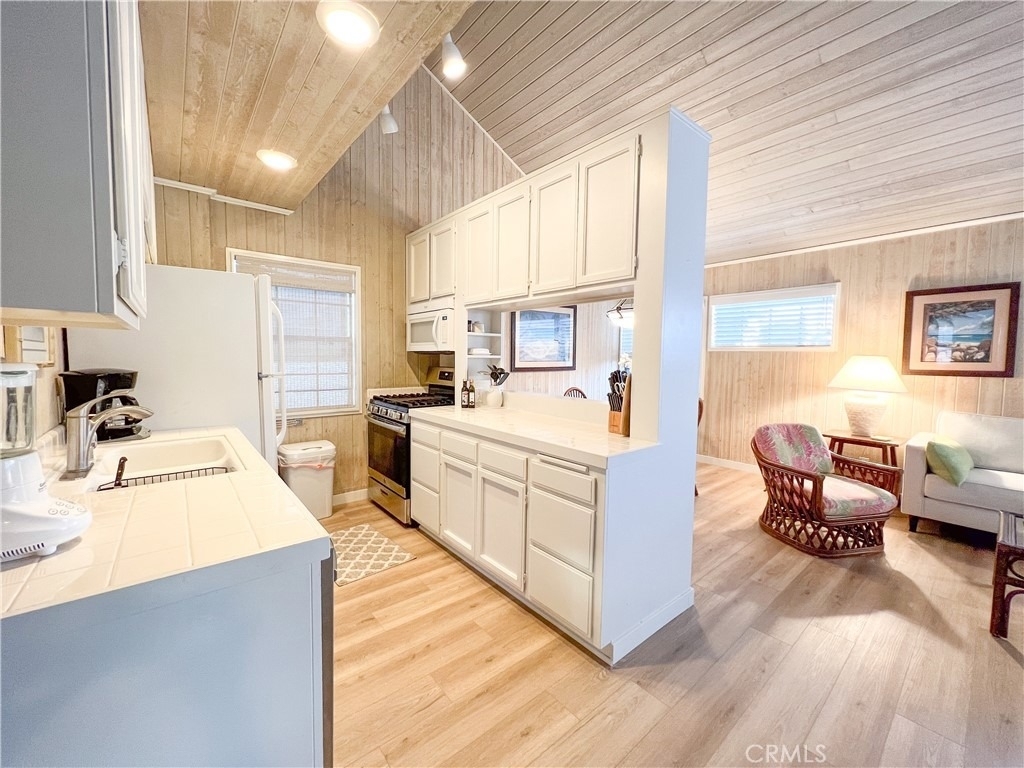 315 1/2 Diamond Avenue - Photo 6