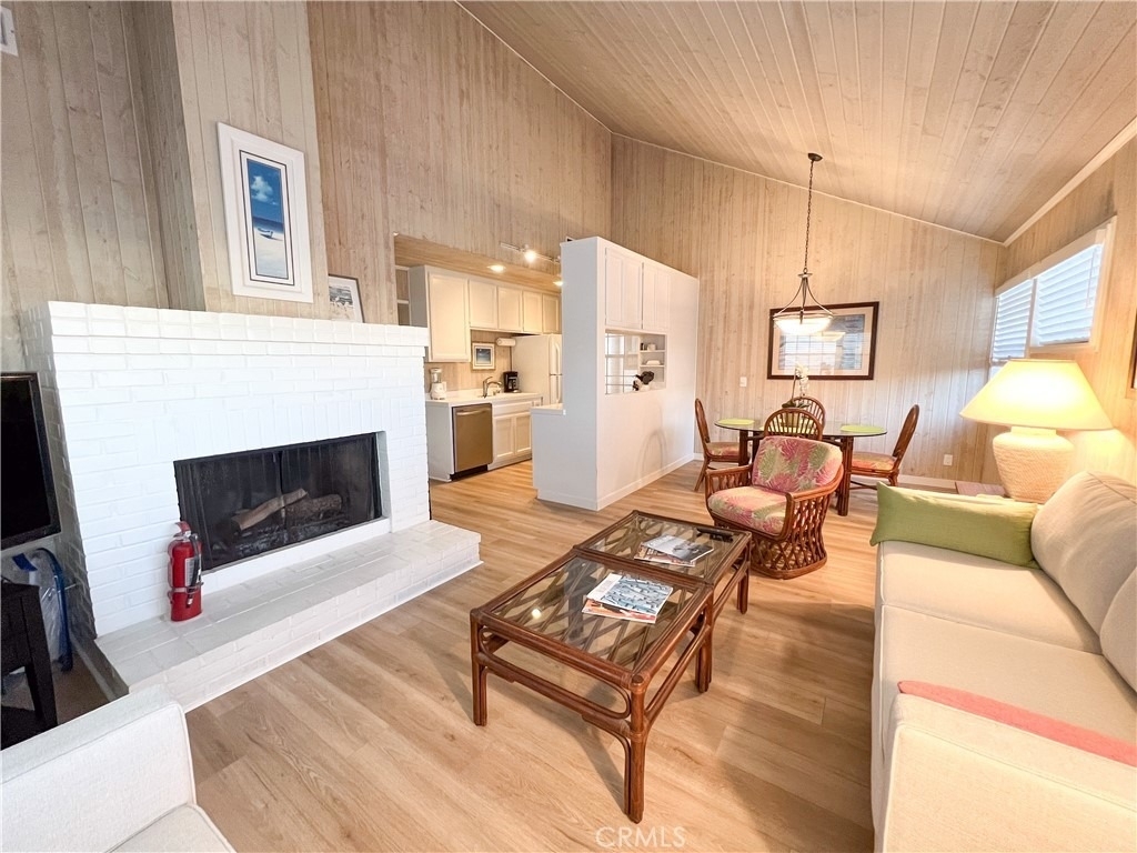 315 1/2 Diamond Avenue - Photo 3