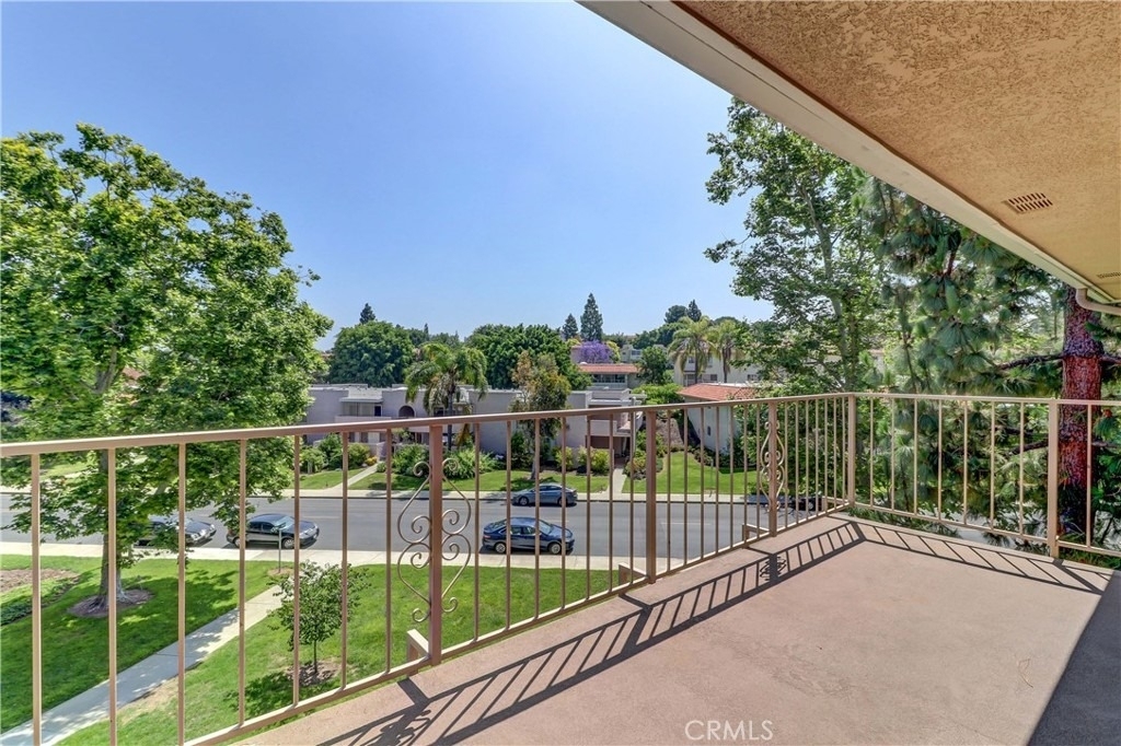 2396 W Via Mariposa W - Photo 22