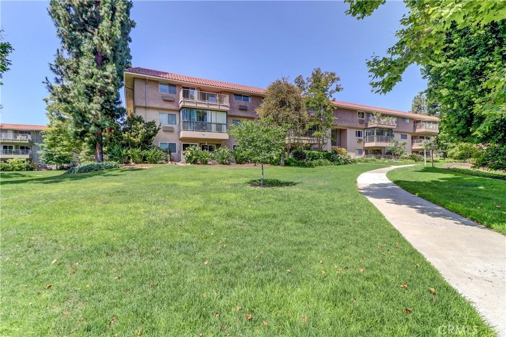 2396 W Via Mariposa W - Photo 2