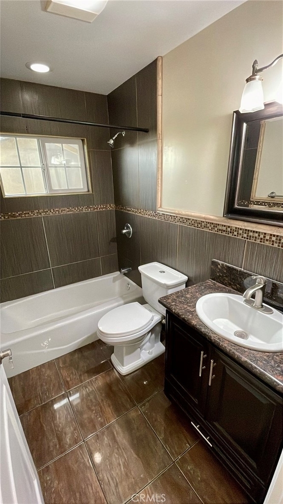 10818 Yukon Avenue - Photo 11