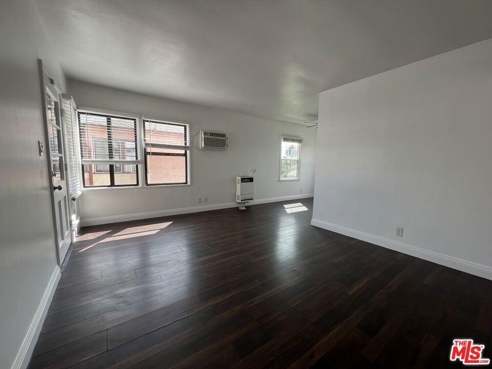 2010 W 35th Street - Photo 1