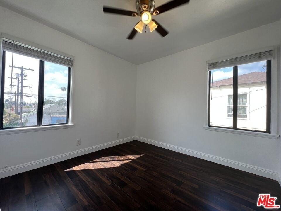 2010 W 35th Street - Photo 11