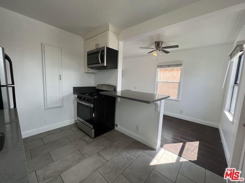 2010 W 35th Street - Photo 7