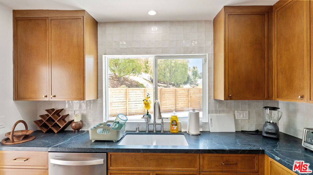 5304 Baza Avenue - Photo 10