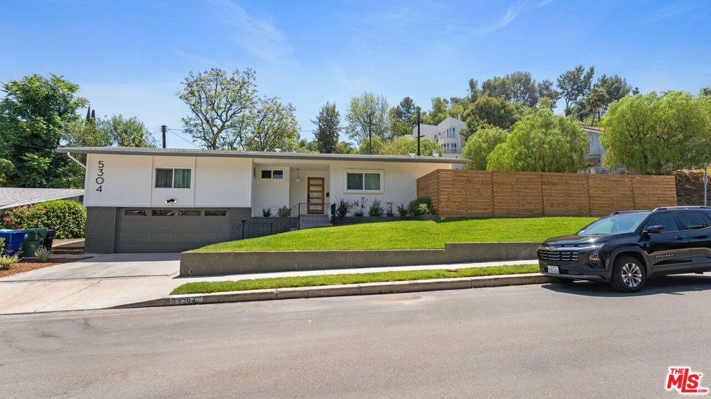 5304 Baza Avenue - Photo 0