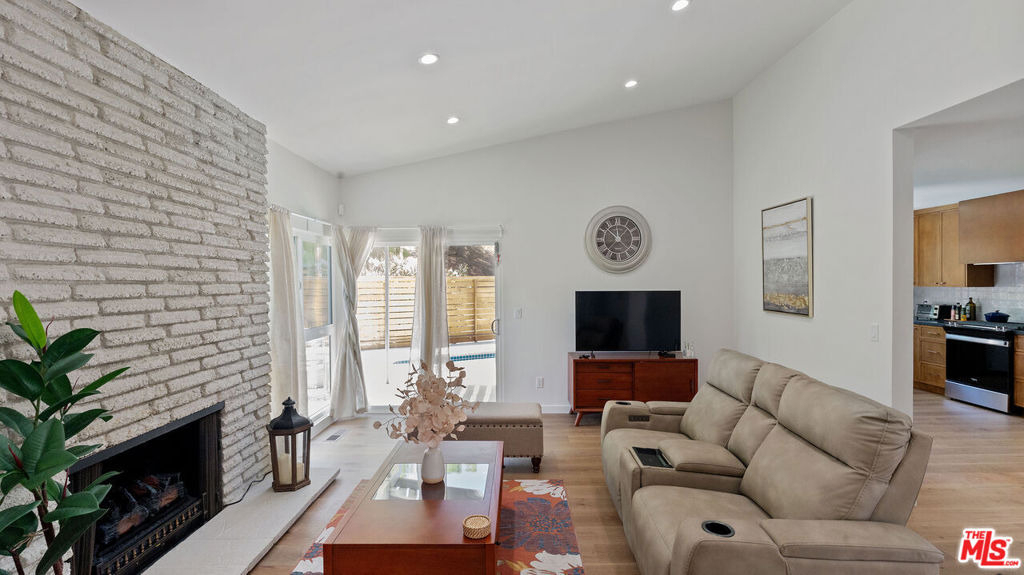 5304 Baza Avenue - Photo 3