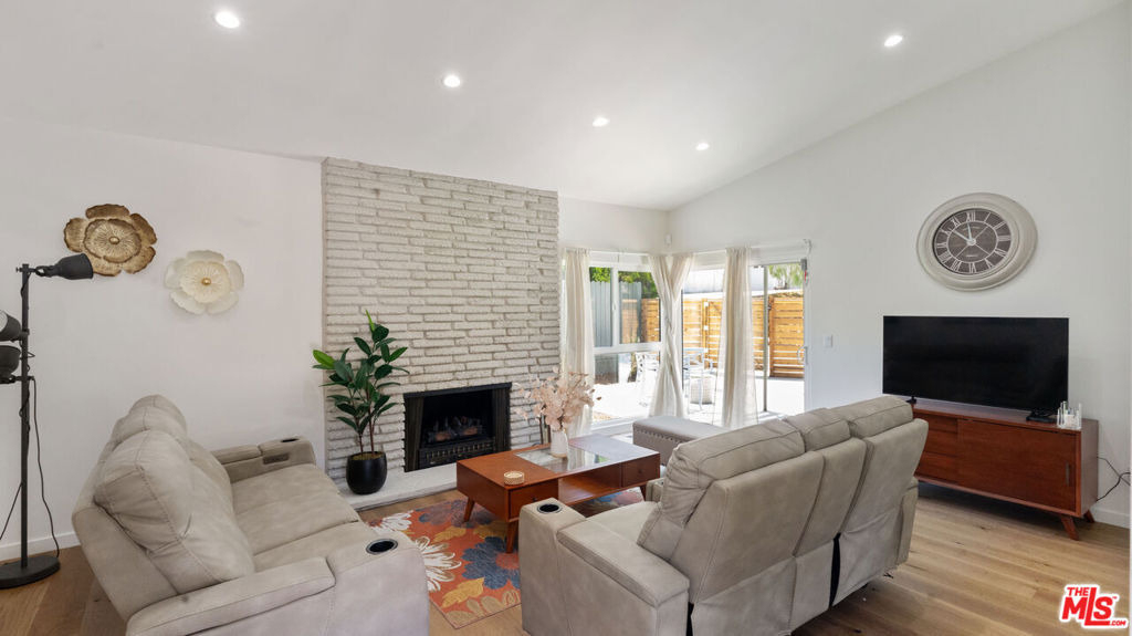 5304 Baza Avenue - Photo 5