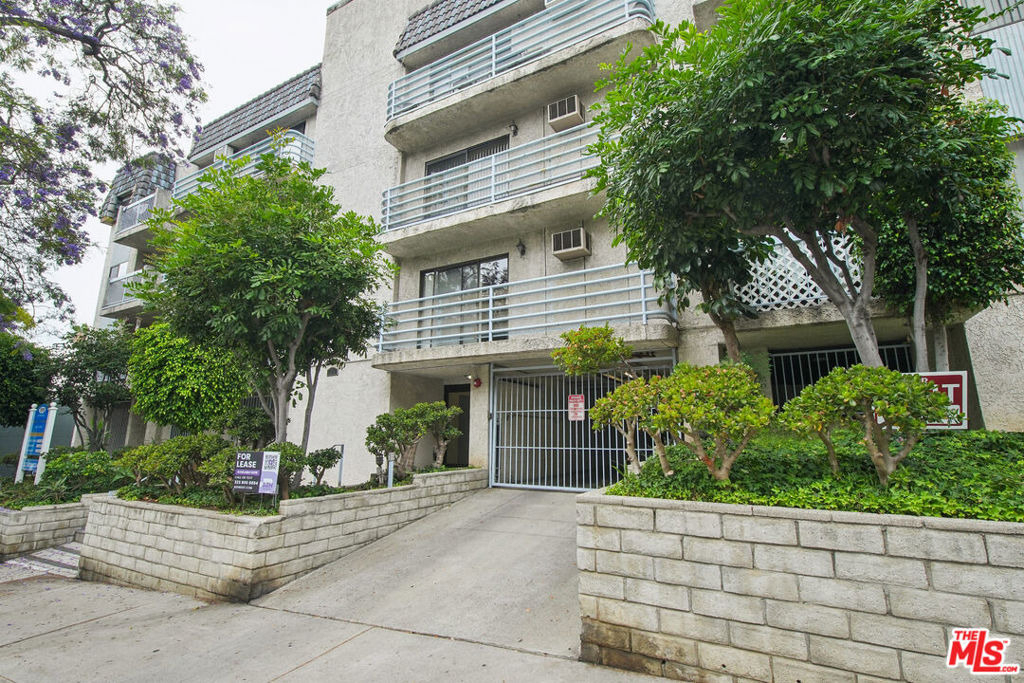 1519 N Martel Avenue - Photo 7